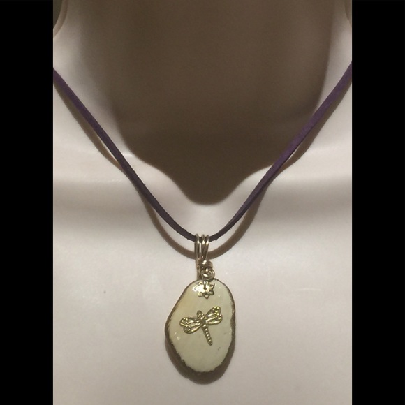 Southerton Jewelry and Crafts (SJC) Jewelry - Handmade Gold Leaf ‘Shell Pendant with Dragonfly’
